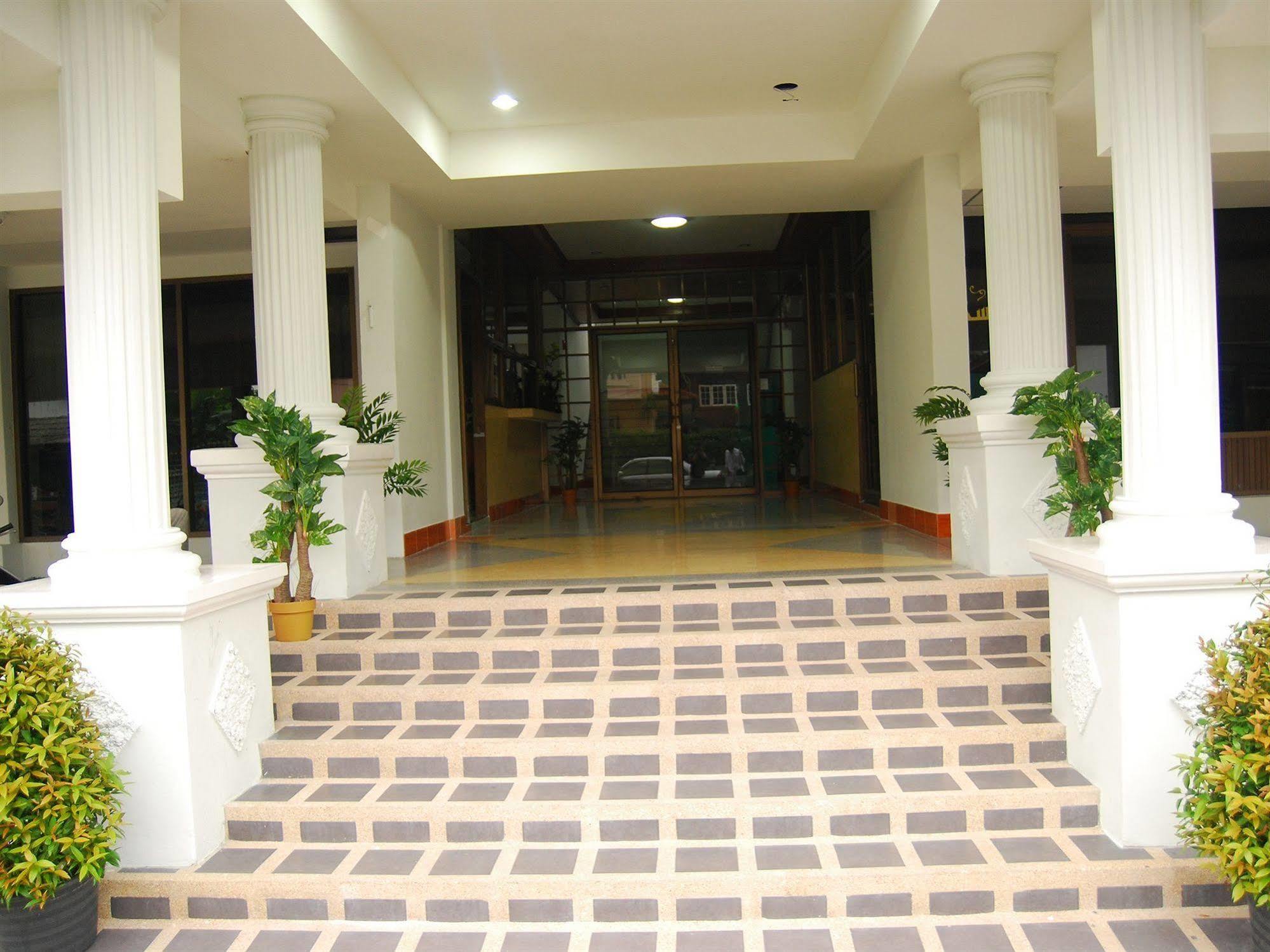 Seri 47 Residence Bangkok Exterior foto